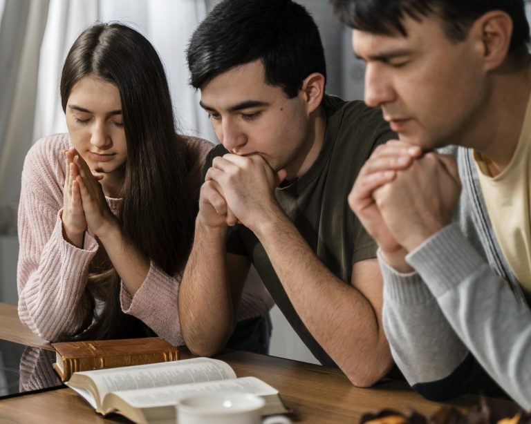 El Rosario como refugio en tiempos difíciles